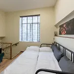 Center Apartment, Walk To & Sea Garden 아파트