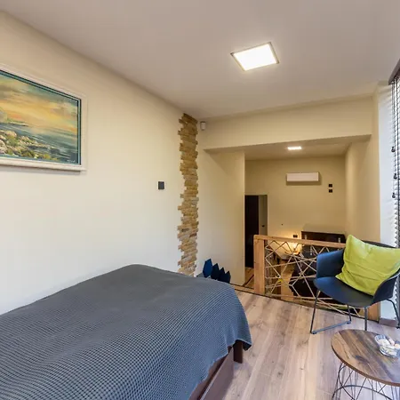 Center Apartment, Walk To & Sea Garden *