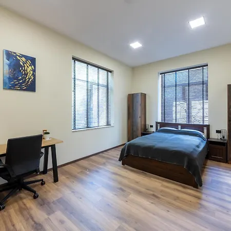 Center Apartment, Walk To & Sea Garden * Βάρνα