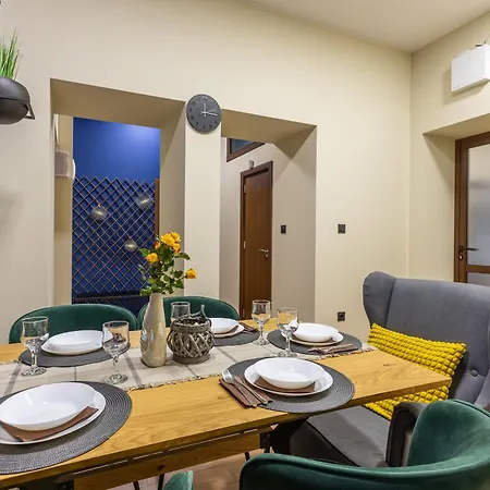 Center Apartment, Walk To & Sea Garden Διαμέρισμα *