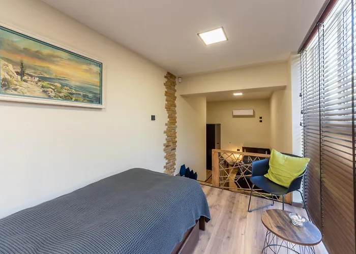 Center Apartment, Walk To & Sea Garden *