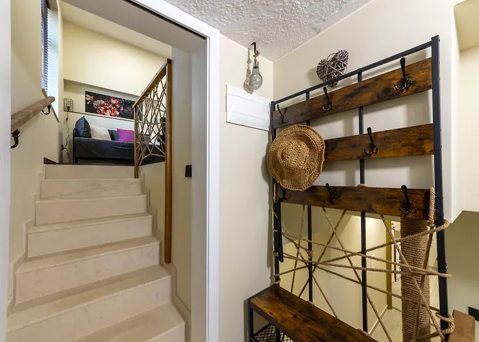 Center Apartment, Walk To & Sea Garden Βάρνα