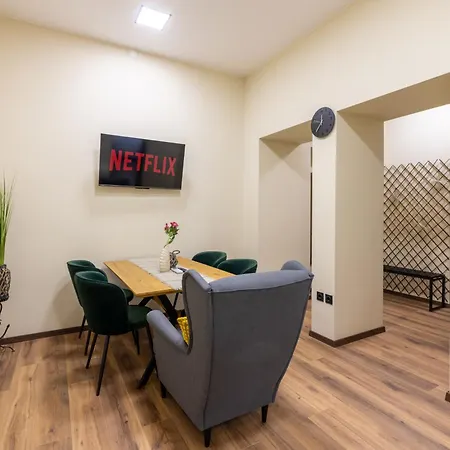 Center Apartment, Walk To & Sea Garden * Варна