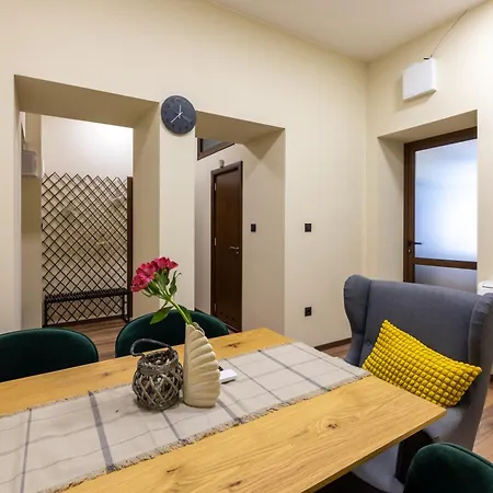 Center Apartment, Walk To & Sea Garden Apartment Varna