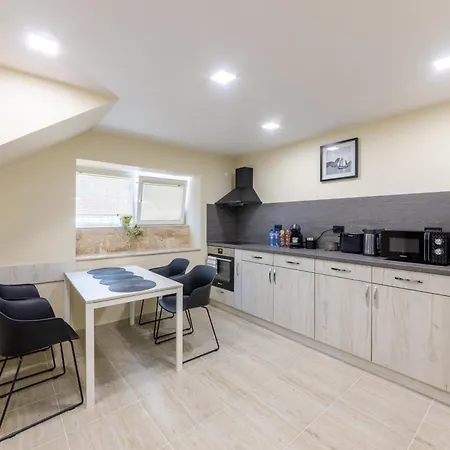 Apartment Center Apartment, Walk To & Sea Garden