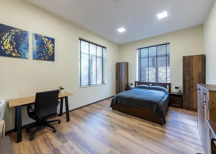 Center Apartment, Walk To & Sea Garden * Varna