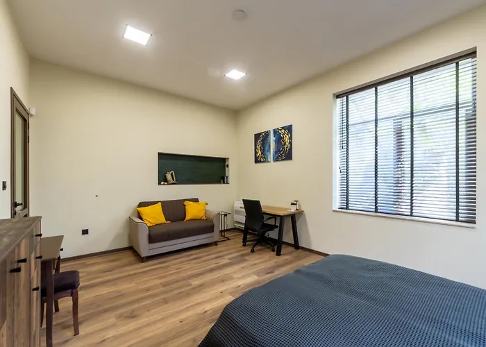 Center Apartment, Walk To & Sea Garden